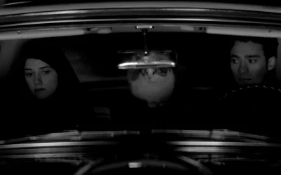 Garota Sombria Caminha Pela Noite